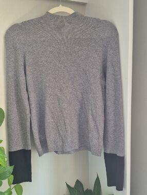 Commense Gray Knit Top with Black Trim